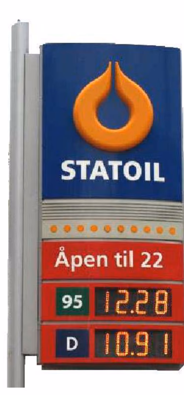 Prisskilt på en bensinstasjon. Bensin 95 koster 12,28 kroner per liter, og diesel D koster 10,91 kroner per liter